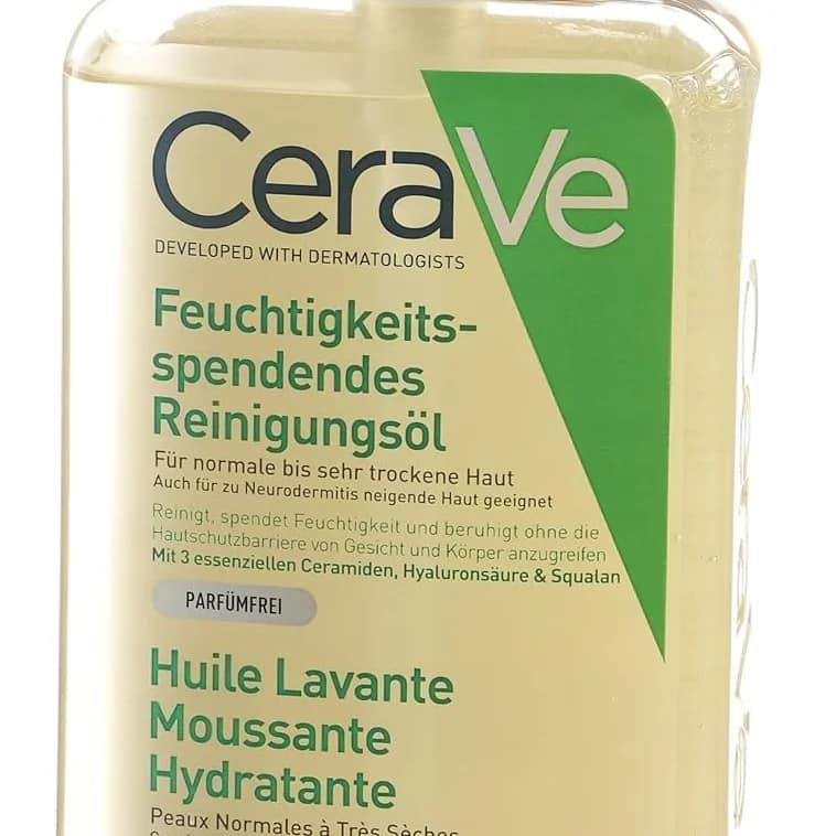 CeraVe Hydrating Foaming Oil Cleanser oil-to-foam texture